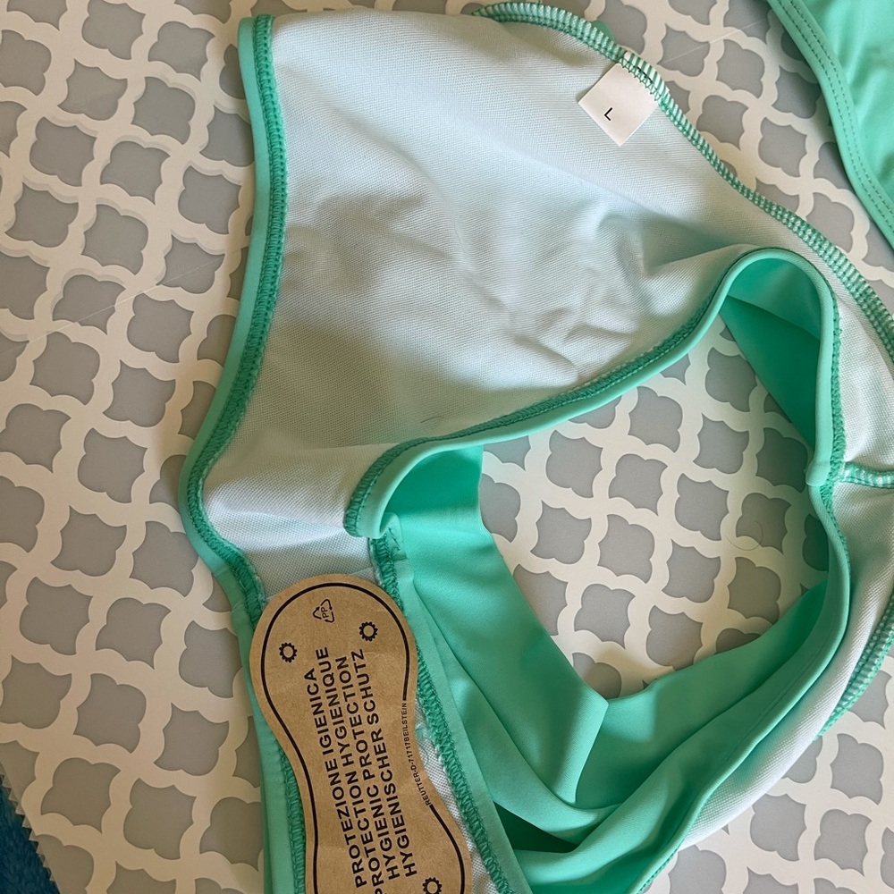 New aqua bikini - Picture 3 of 4